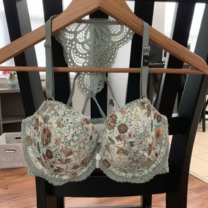 Brand new!! Victoria’s Secret sz 34D racerback bra